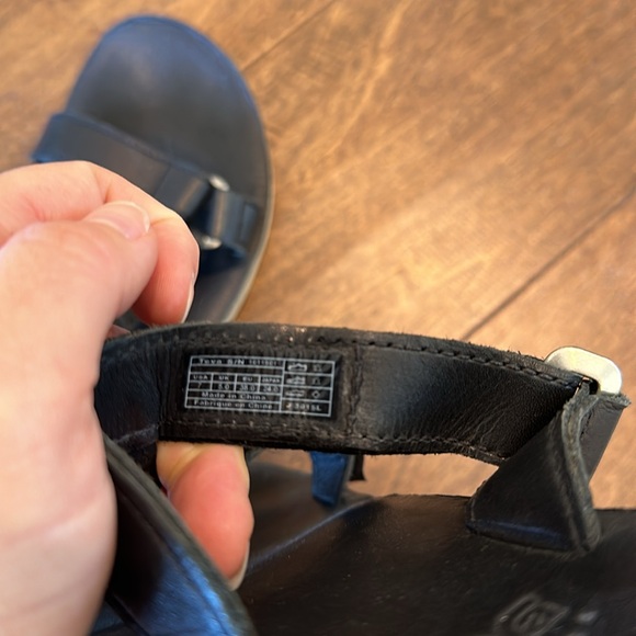 Teva black leather slide sandals - Picture 5 of 5
